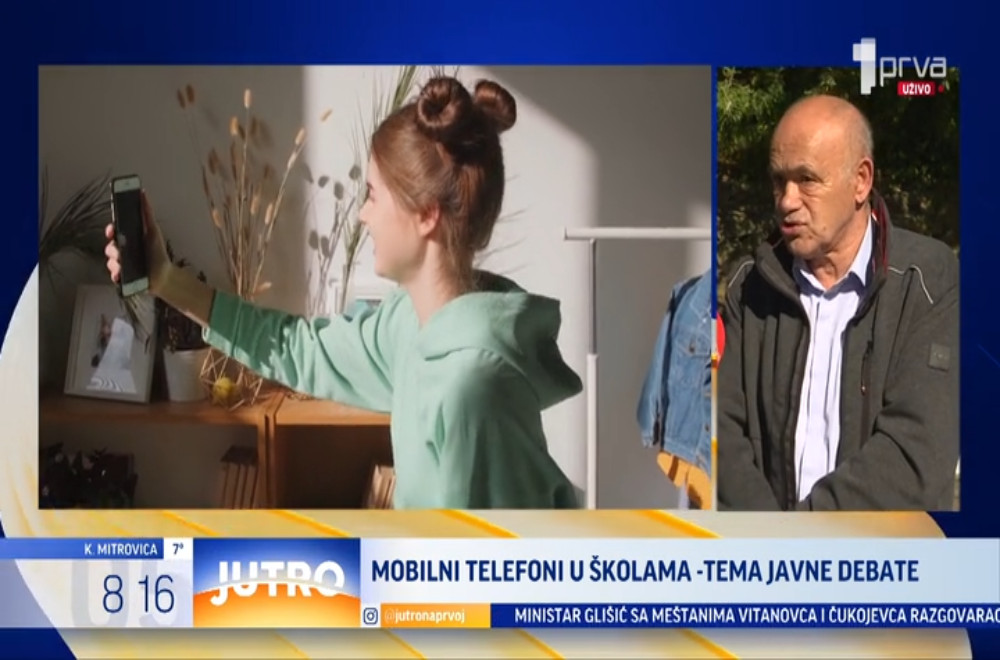 Da li treba potpuno zabraniti mobilne telefone u školama?