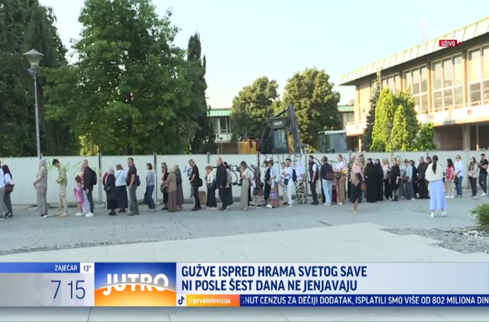 Ispred Hrama Svetog Save hiljade ljudi čeka da se pokloni jednoj od najvećih svetinja pravoslavlja