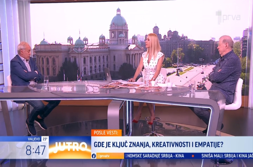 Prelistavanje štampe sa Miloradom Vučelićem i Zoranom Milivojevićem