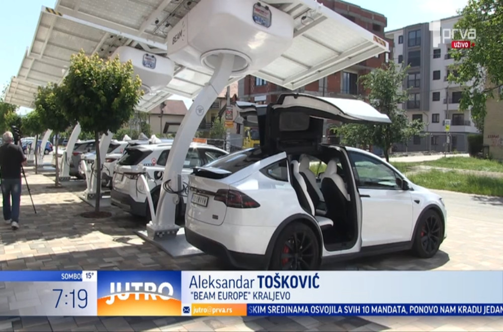 Ispred Akva parka u Vrnjačkoj Banji postavljeni solarni punjači za električna vozila