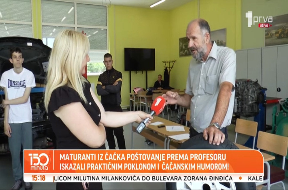 Maturanti iz Čačka poklonili felne razrednom starešni