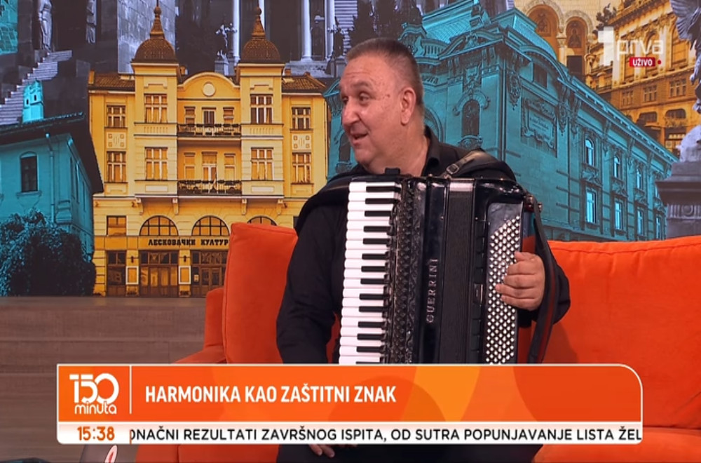 On je izgradio jedinstven stil koji spaja tradicionalnu harmoniku i moderne muzičke trendove