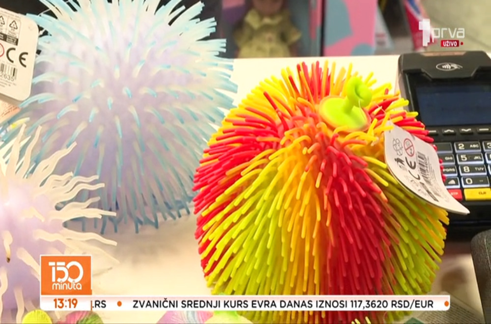Šta se nalazi unutar igračaka gnječilica?
