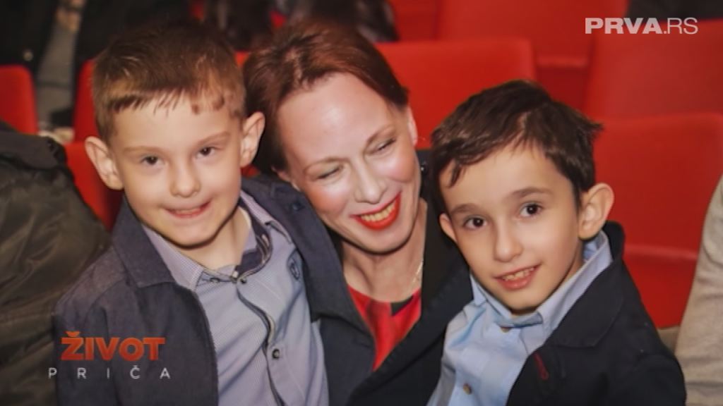 Jelena Markovi sa svojim sinovima - Milanom i Dragorom, foto: Prva Tv