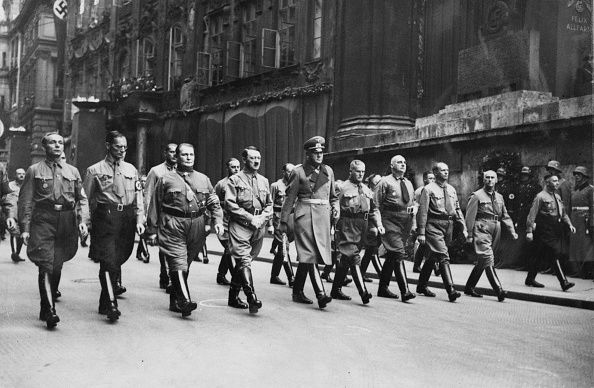 Hitler sa svitom, foto: Keystone/Hulton Archive/Getty Images
