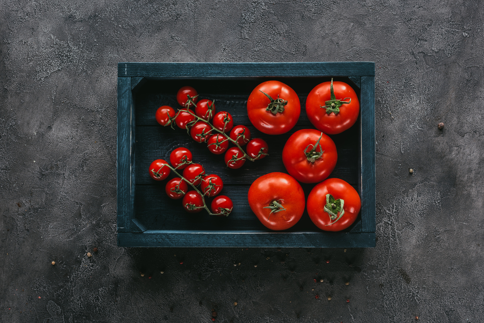 Ljuenje paradajza, foto: Depositphotos/VadimVasenin