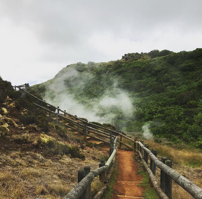 Na ovom delu ostrva postoji mnogo vulkanskih aktivnosti ispod povrine koja izlazi kroz otvore u zemlji, foto: Ivana Kovaevi