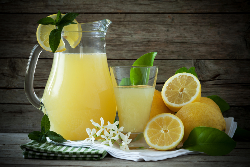Limunov sok pomae u varenju i deluje kao detoksikator u naem telu, foto: Depositphotos/shopartgallery