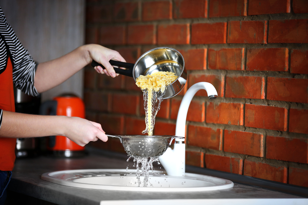 Ne prosipajte vodu u kojoj se kuvala testenina!, foto: Depositphotos/belchonock