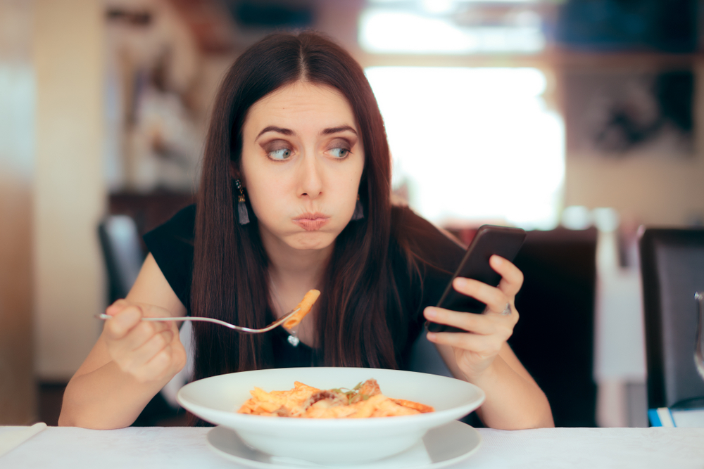 Kako da prestanete da jedete kad ste pod stresom?, foto: Nicoleta Ionescu/Shutterstock
