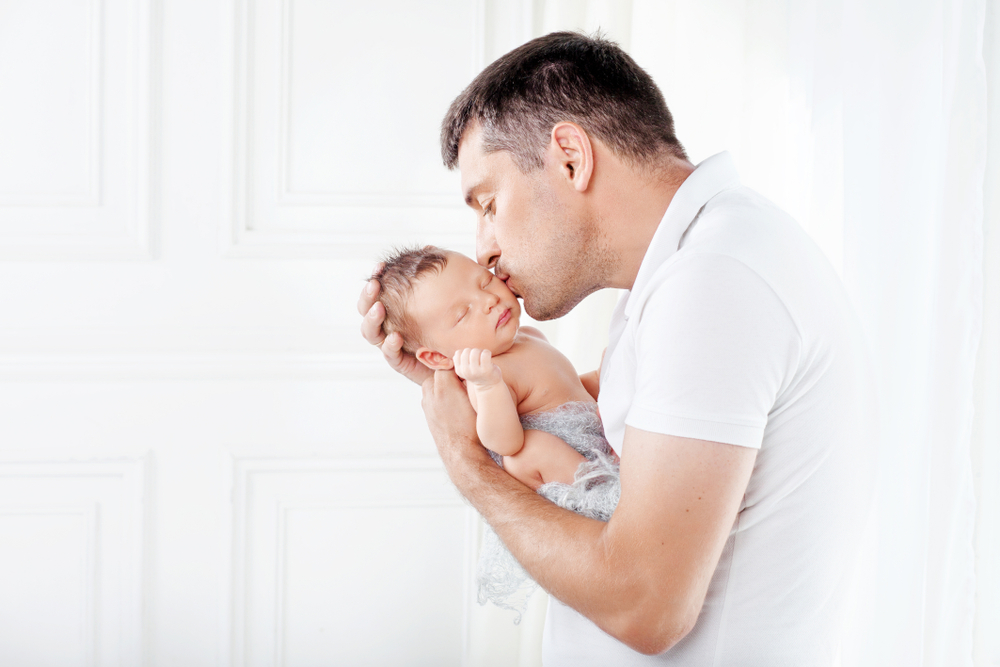 Tata i beba, foto: Liudmila Fadzeyeva / Shutterstock