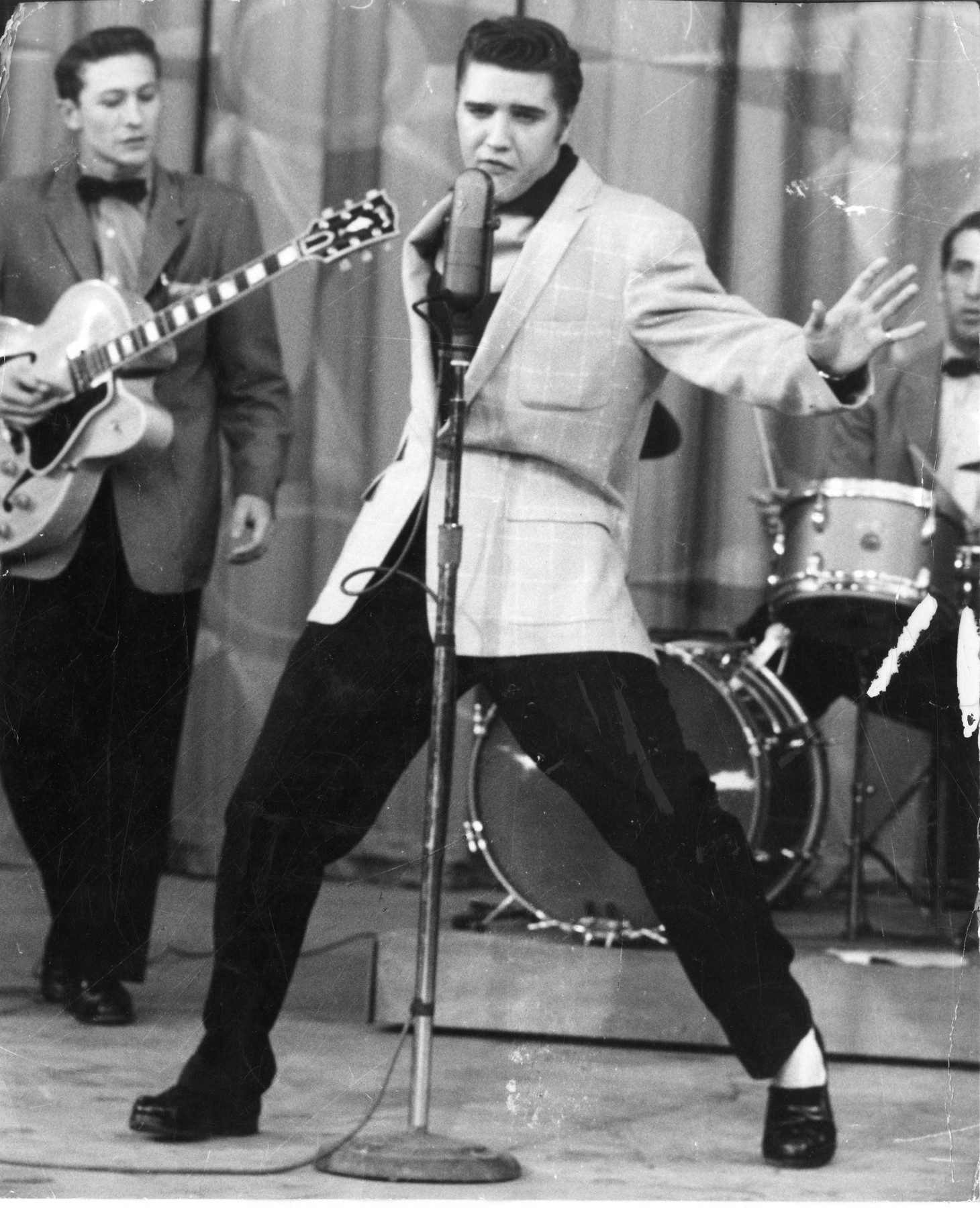 Elvis Prisli na jednom od nastupa 1956. godine, foto: Profimedia