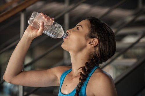 zato ne bi trebalo da pijete vodu iz flae?, foto: Profimedia