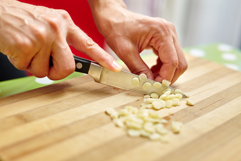Beli luk je zdrav, ali samo ako se pravilno koristi prilikom kuvanja, foto: Slatan/Shutterstock