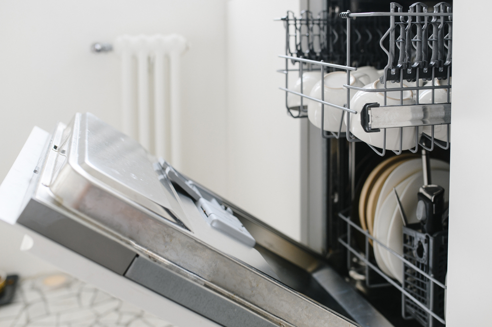 mašina za pranje sudova, foto: denis kalinichenko/Shutterstock