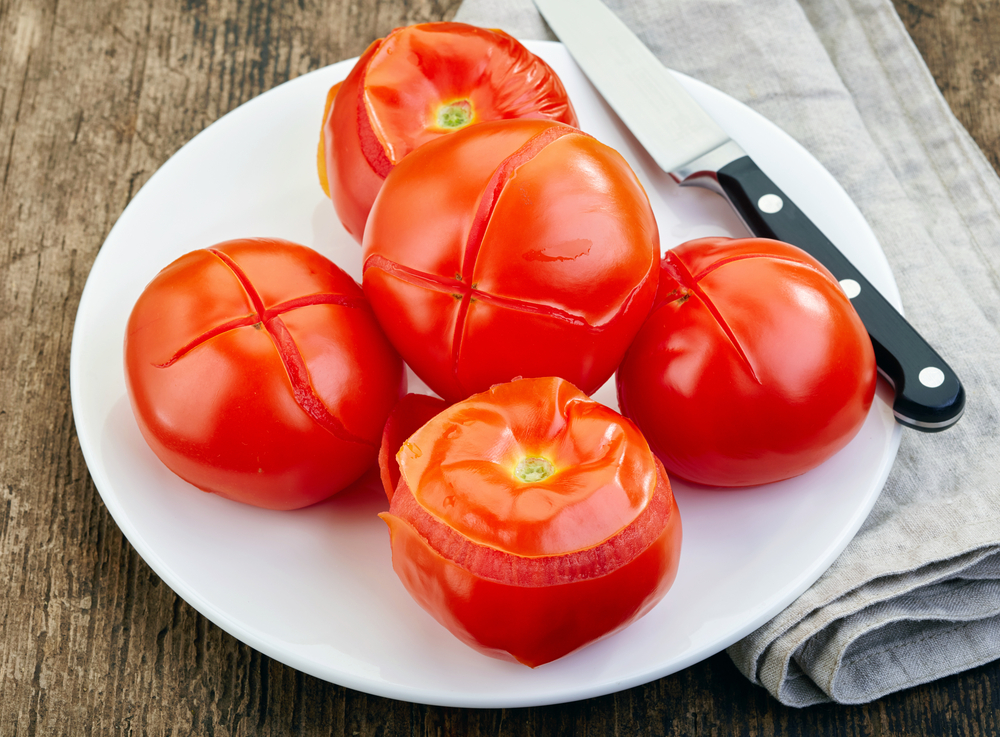 Kako najlake oljutiti paradajz?, foto: MaraZe/Shutterstock